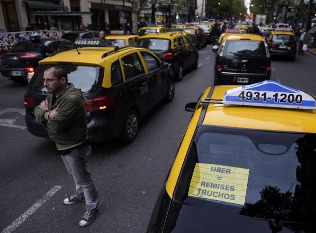 Muere taxista que atropelló y mató a estudiante francesa en Argentina