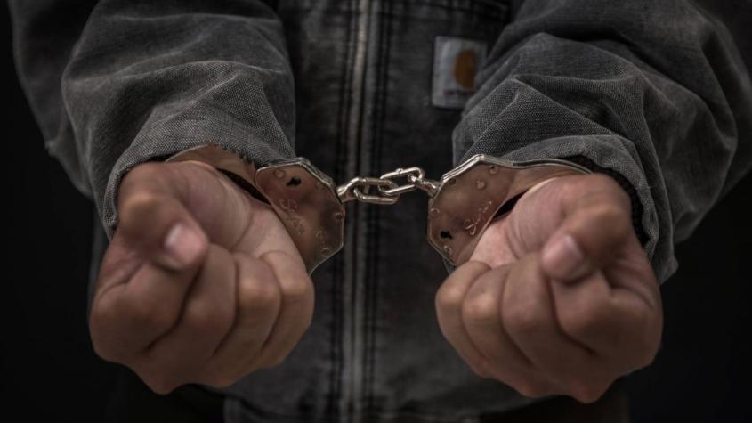 Condenan a 10 años de cárcel a hombre que lanzó ácido en la cara a peruano en Estados Unidos Condenan a 10 años de cárcel a hombre que lanzó ácido en la cara a peruano en Estados Unidos