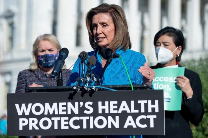 EE. UU.: prohíben a la congresista Nancy Pelosi recibir comunión por apoyar el aborto