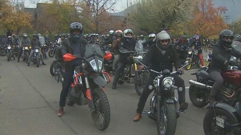 [VIDEO] Motoqueros en traje se reúnen por lucha contra el cáncer de próstata