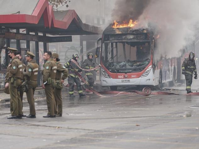 Ministro Muñoz por quema de buses: "Es realmente inaceptable lo que está pasando"