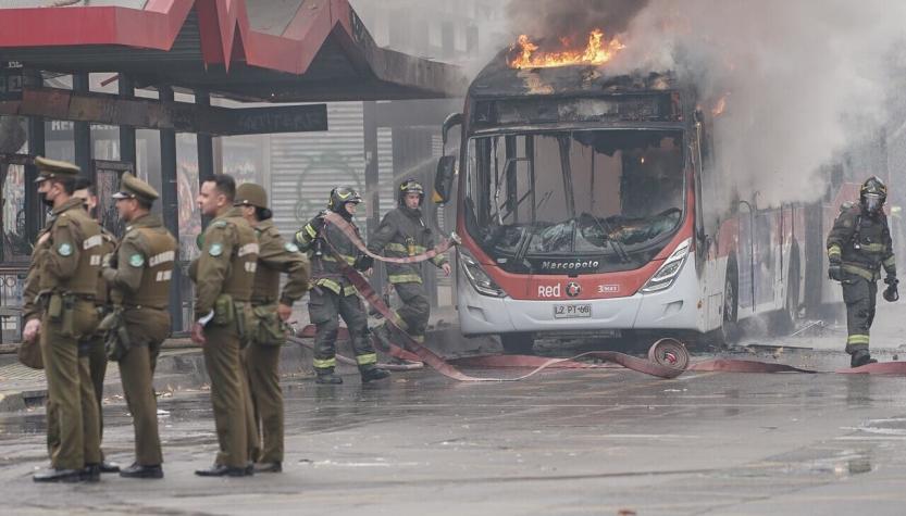 En internación provisoria quedó acusado de incendiar bus del transporte público