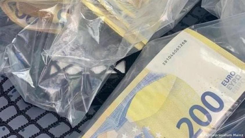 Investigan misteriosa lluvia de billetes en la ciudad alemana de Mainz