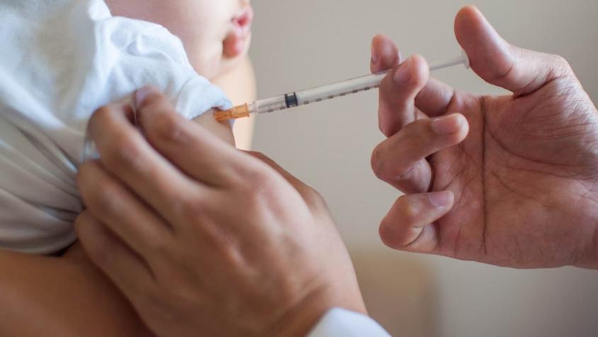Recién nacidos de Santiago y Puerto Montt recibirán vacuna contra el virus sincicial creada en Chile