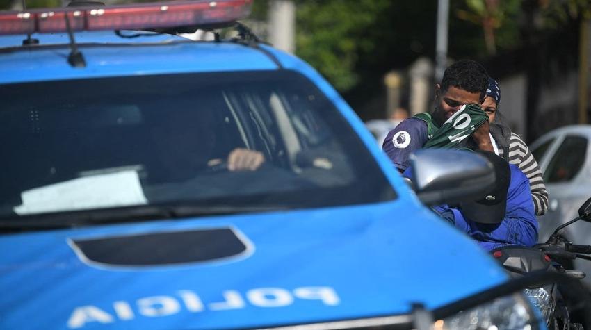 Un brasileño muere asfixiado por gas en el maletero de un coche policial