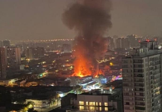 Gran incendio afecta a cité en la comuna de Santiago: Al menos 50 personas damnificadas
