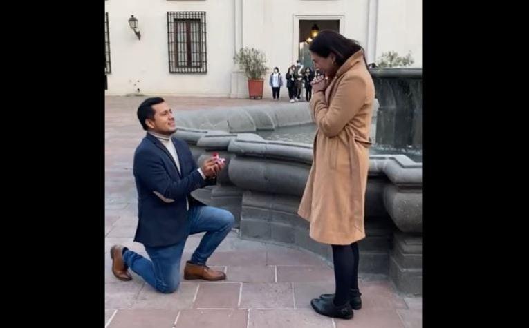 Joven le propuso matrimonio a su pareja durante visita a La Moneda por Día de los Patrimonios