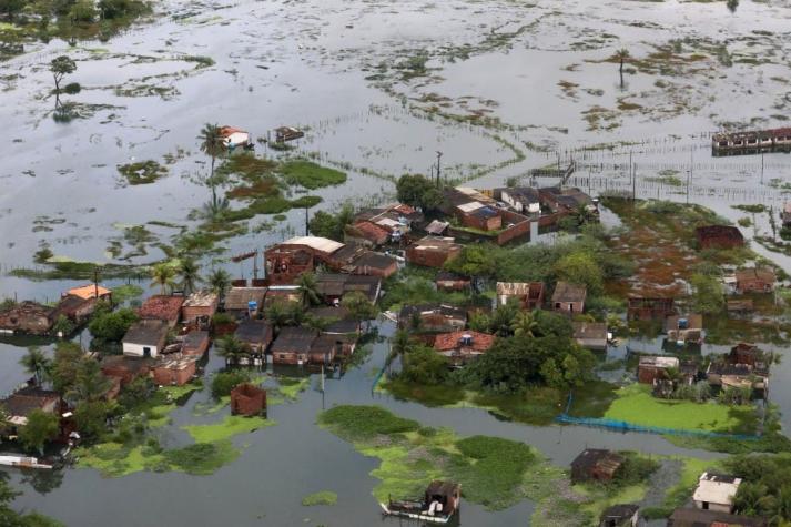 Sube a 100 el número de muertos tras lluvias en noreste de Brasil