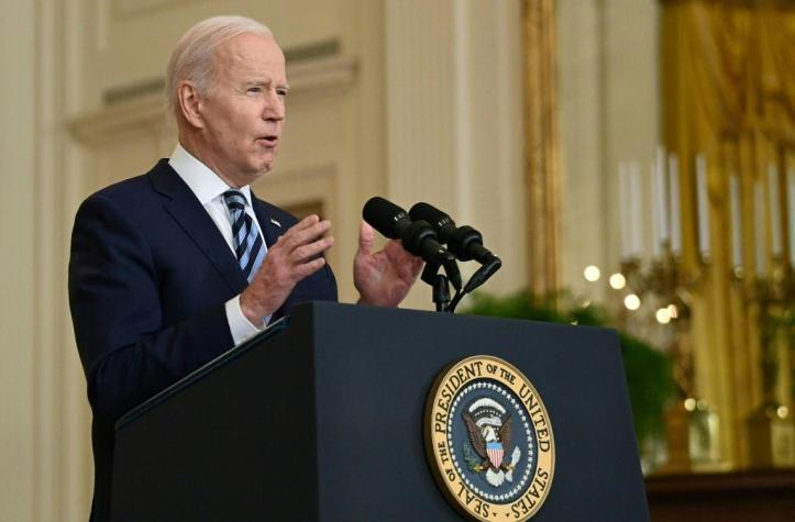 Biden urge a "prohibir" en EEUU vender armas de asalto a particulares