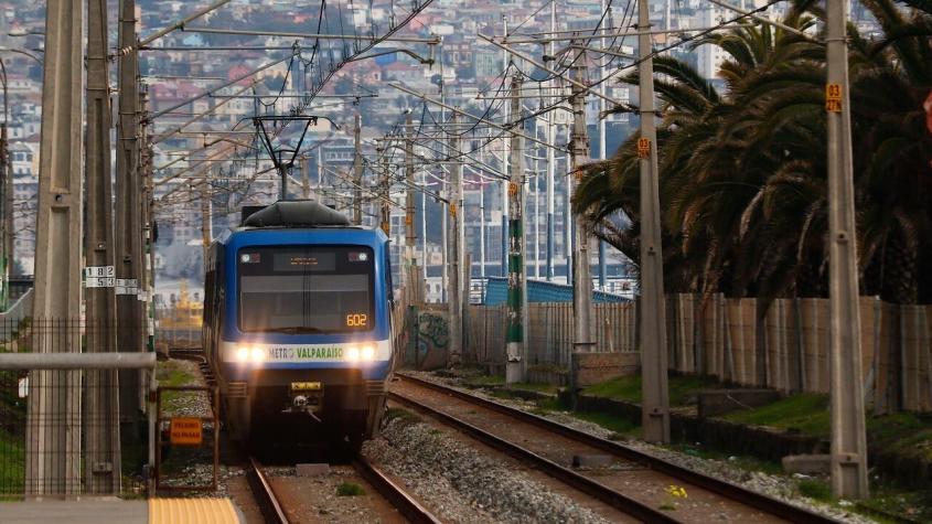 "No más diagnósticos": Boric dice que ya se trabaja para "hacer realidad" tren Valparaíso-Santiago