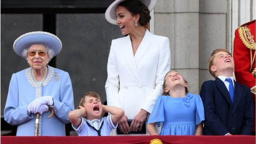 Las divertidas imágenes de los pequeños príncipes y otras fotos del Jubileo de la reina Isabel