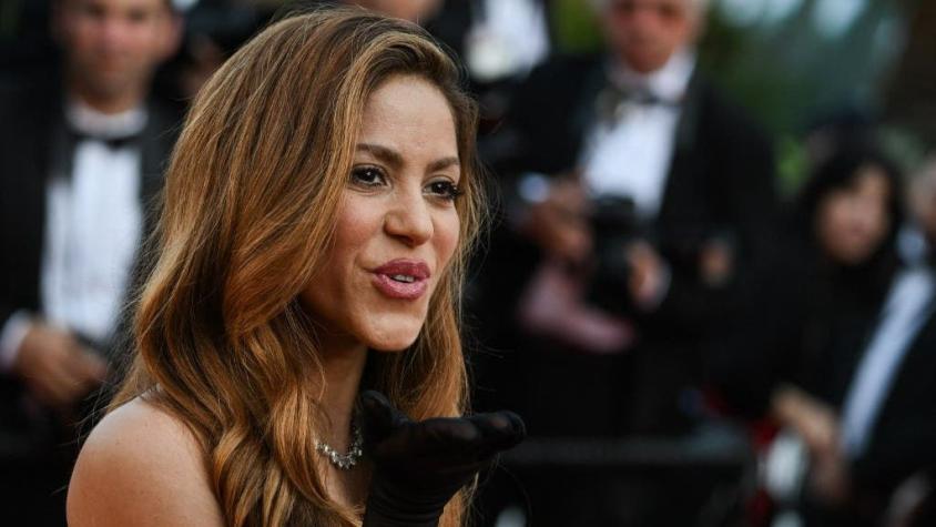 ¿A lo "Lady Di"? El comentado vestido que utilizó Shakira en una alfombra roja