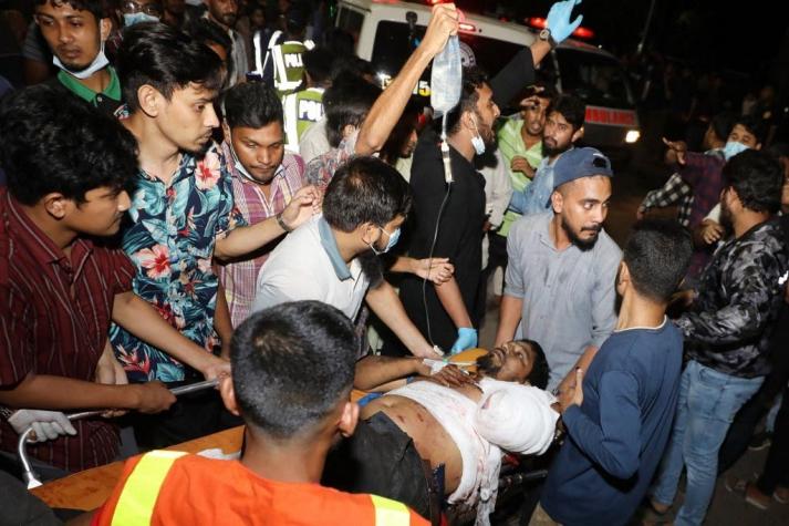 Al menos 16 muertos y 170 heridos tras incendio en un depósito en Bangladés