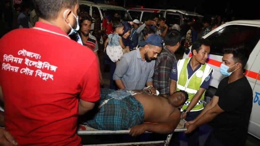 "Bolas de fuego cayendo como lluvia": 49 muertos y cientos de heridos en una explosión en Bangladesh