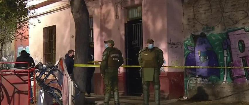 Femicidio frustrado: Sujeto intentó asesinar a su pareja e hijastra de 7 años en Santiago Centro