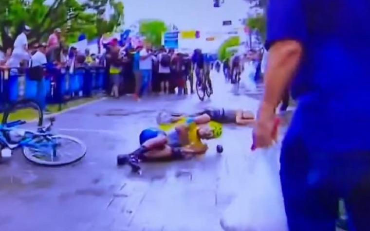 [VIDEO] Ciclista atropella a su esposa tras cruzar la meta: ella quería sacarle fotos