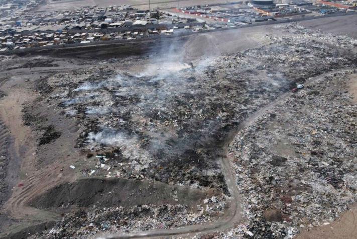 Clases se suspenden al menos hasta el miércoles en Antofagasta por incendio en exvertedero La Chimba
