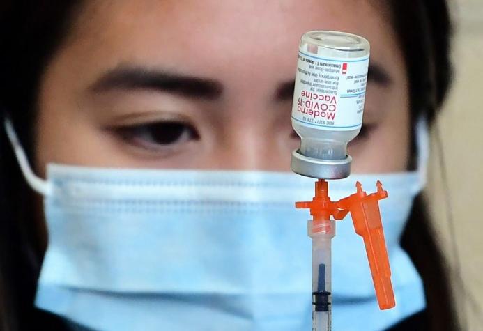 Moderna anuncia buenos resultados de su vacuna modificada contra ómicron