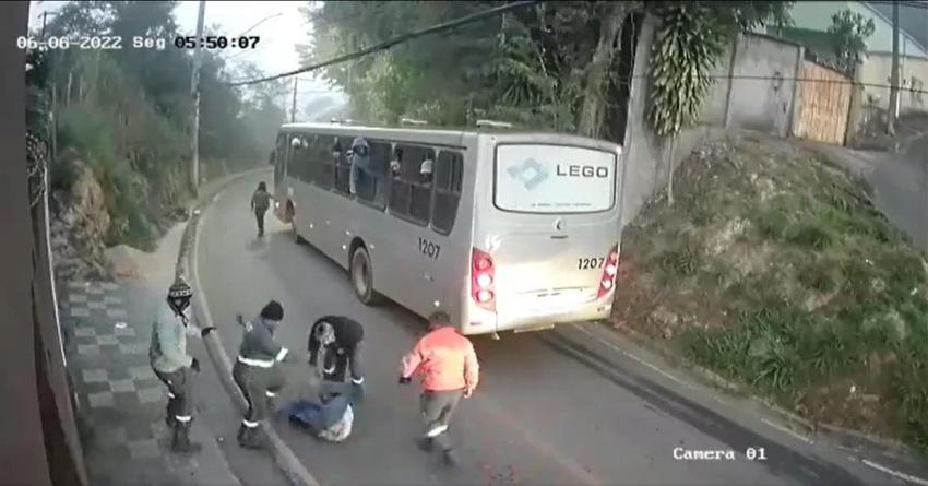 Hombre agrede a mujer en carretera: Chofer de autobús y otros pasajeros se bajaron para defenderla