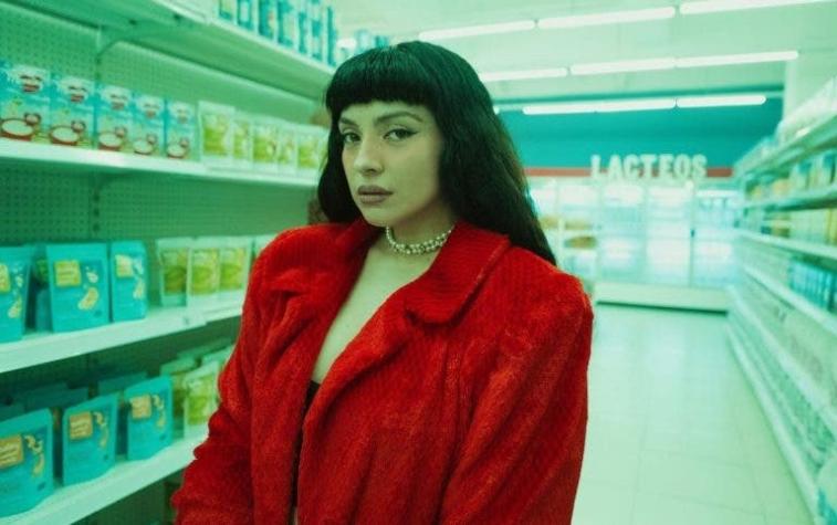 Mon Laferte estrena videoclip de "Supermercado": "Me enojé con mi pareja y escribí la canción"
