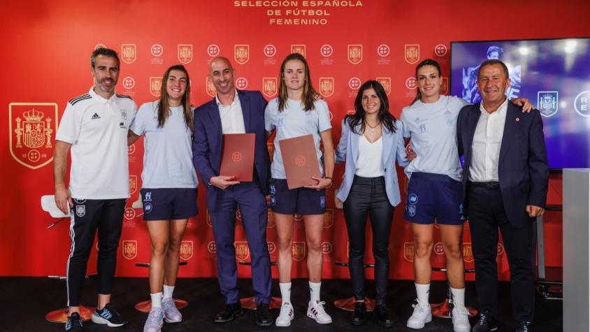 España iguala condiciones económicas de selecciones femenina y masculina de fútbol