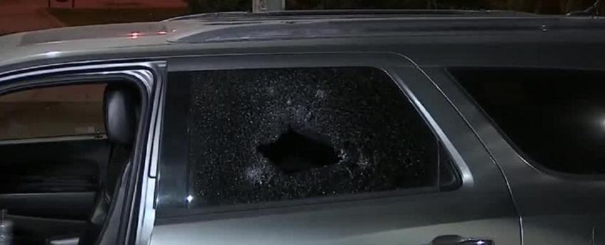 Conductora frustra encerrona de su vehículo en Cerrillos: Sujetos le dispararon contra ella 4 veces
