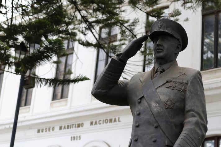 Ordenan retiro de estatua de José Toribio Merino del Museo Marítimo de Valparaíso
