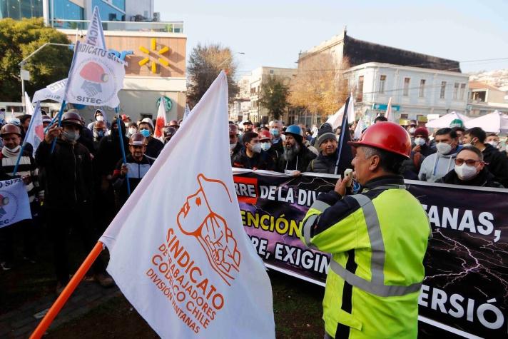 Trabajadores del cobre preparan paro nacional ante anuncio de cierre de Fundición Ventanas