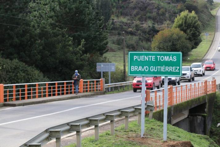 Cambian nombre de puente en honor a Tomás Bravo, niño del que su muerte aún no se esclarece