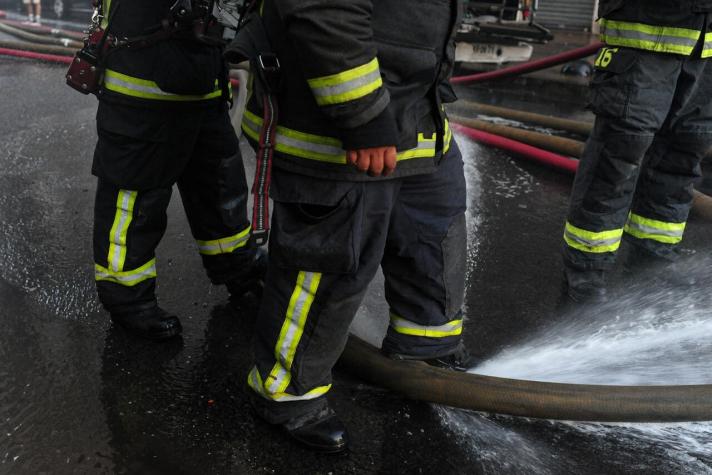 [VIDEO] Incendio consume mueblería en Puente Alto