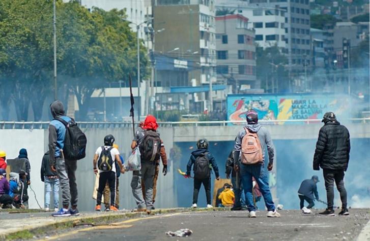 Ecuador asegura que protestas indígenas son un "serio riesgo" para la democracia