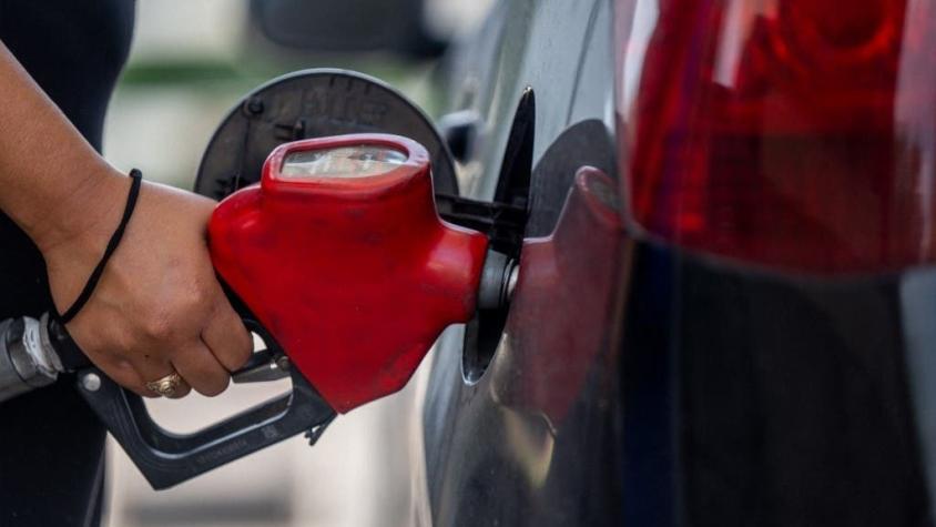 Biden propone suspender impuesto sobre la gasolina por 3 meses en EEUU