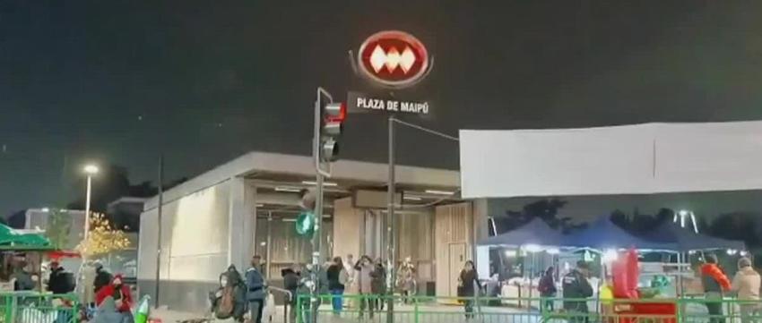 Hombre ingresó sangrando a Metro Plaza de Maipú: Fue apuñalado en un ojo y se encuentra grave