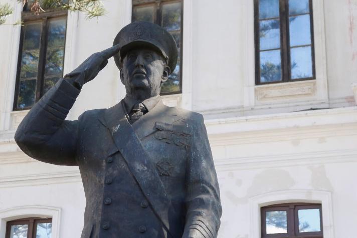 Armada retiró estatua de José Toribio Merino desde Museo Marítimo de Valparaíso
