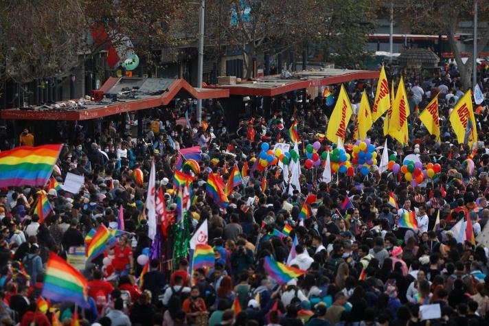 Miles de personas participaron de la Marcha del Orgullo en Santiago