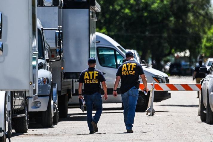 Hallan 46 migrantes muertos en un camión en Texas