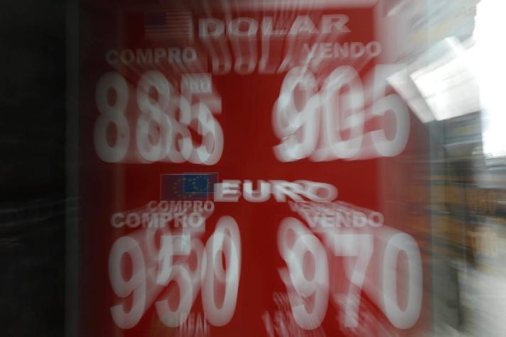 Operadores financieros suben apuesta para inflación de junio y ven que el dólar seguiría en $ 900