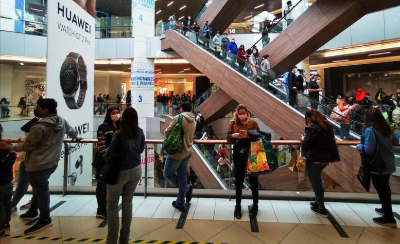 Se acaba el boom del consumo: ventas en la R. Metropolitana caen por debajo de niveles prepandemia