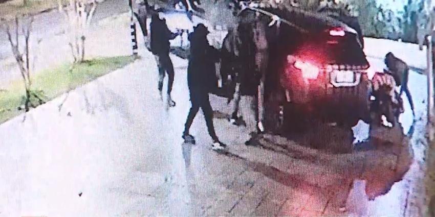 Las Condes: Mujer lanzó gas pimienta a asaltantes que intentaron robar su auto