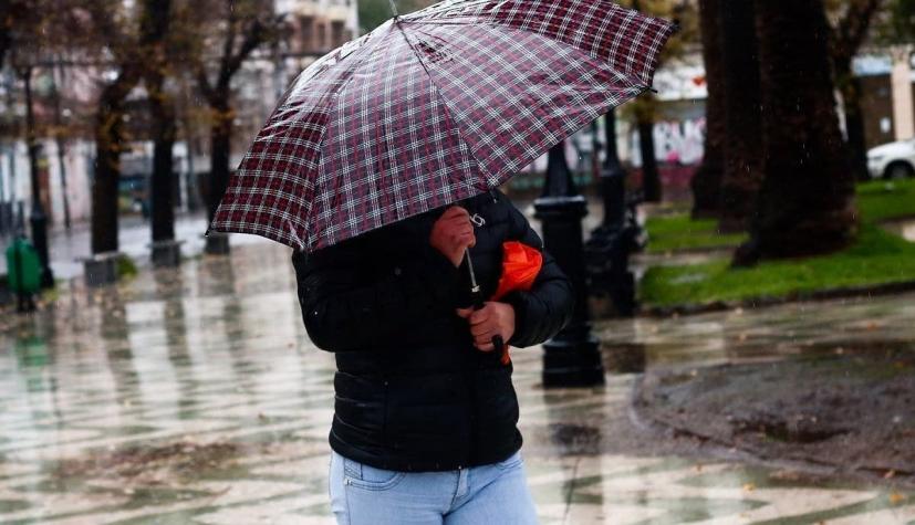 Sube la proyección para el viernes: Revisa cómo será la próxima lluvia en Santiago