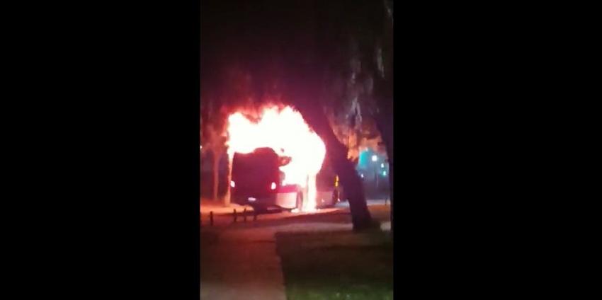 Sujetos quemaron un bus del transporte público en Cerrillos