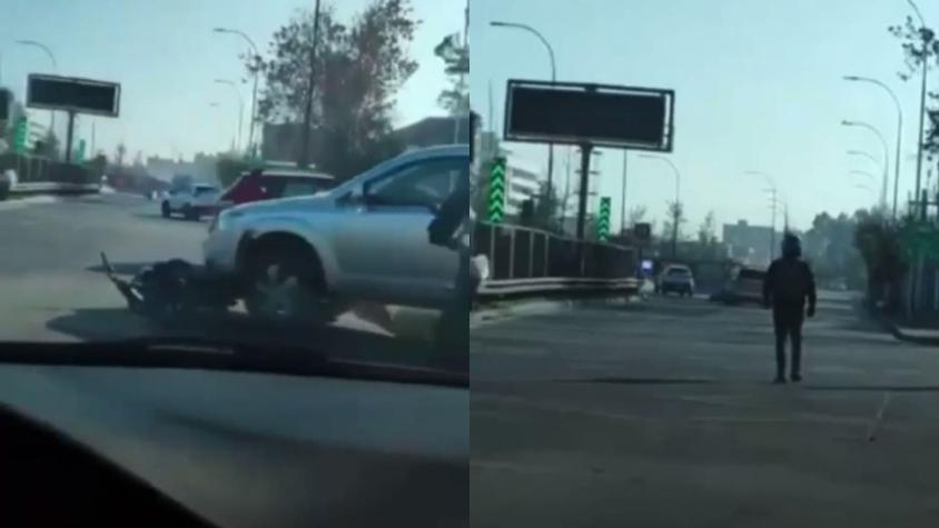 [VIDEO] Vehículo arrastró moto por autopista tras confuso incidente