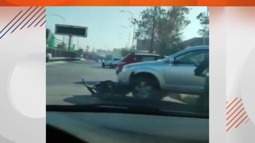 [VIDEO] Arresto domiciliario nocturno para conductor que arrolló una moto
