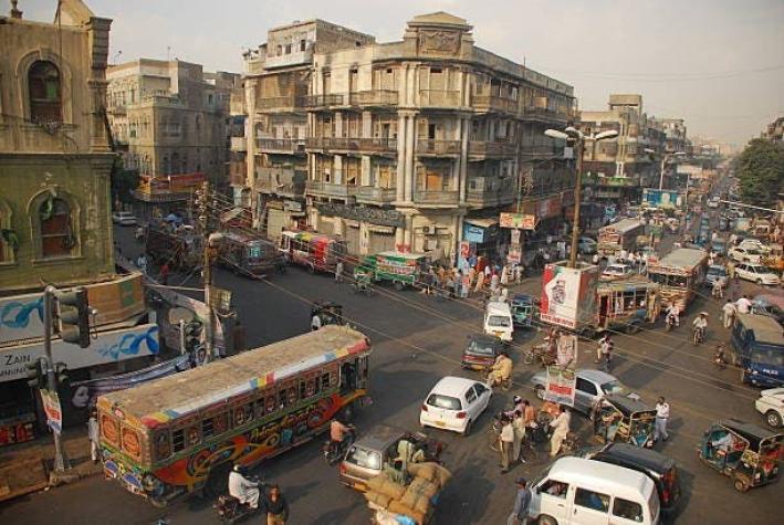 Mueren 19 personas en accidente de bus en Pakistán