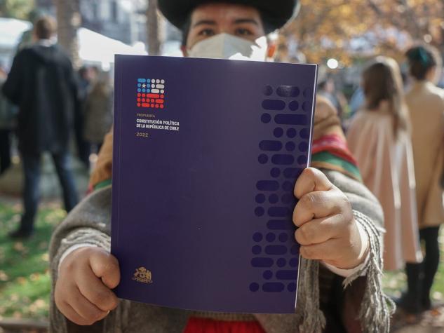 Encuesta Criteria: 22% aún está indeciso frente a plebiscito de Nueva Constitución Encuesta Criteria: 22% aún está indeciso frente a plebiscito de Nueva Constitución