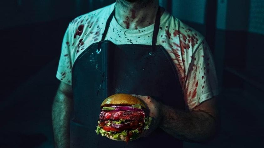 Hamburguesa vegana con supuesto sabor a carne humana gana premio culinario en festival internacional