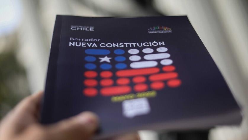 The Economist llama a votar Rechazo en el plebiscito: Acusan borrador "fiscalmente irresponsable"