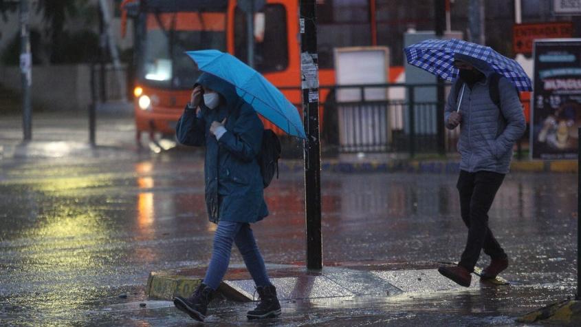 Declaran Alerta Temprana Preventiva para la Región Metropolitana por lluvias, viento y nieve