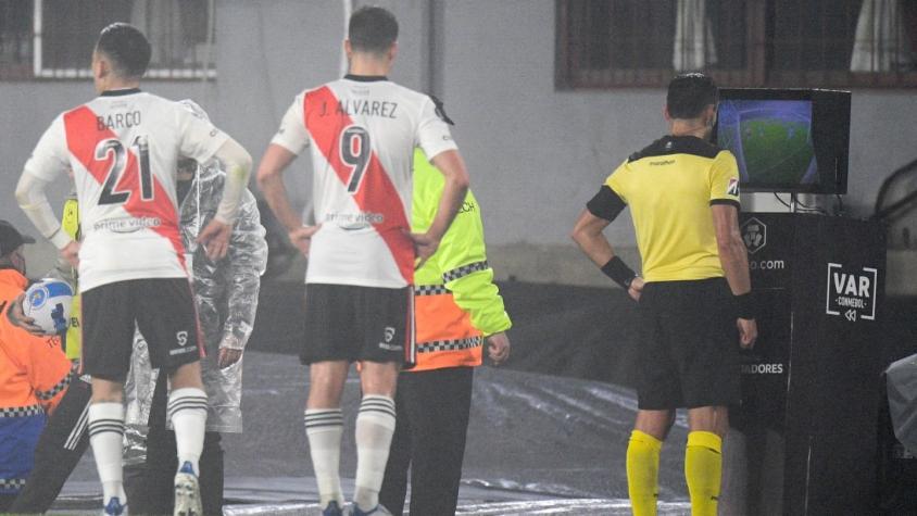 "Para mí es gol": Audio del VAR revela que Tobar sí quería cobrar tanto anulado a River ante Vélez