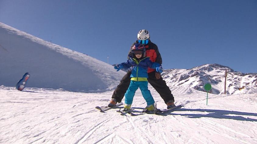 [VIDEO] Vacaciones de invierno: Nieve vuelve a encantar a turistas